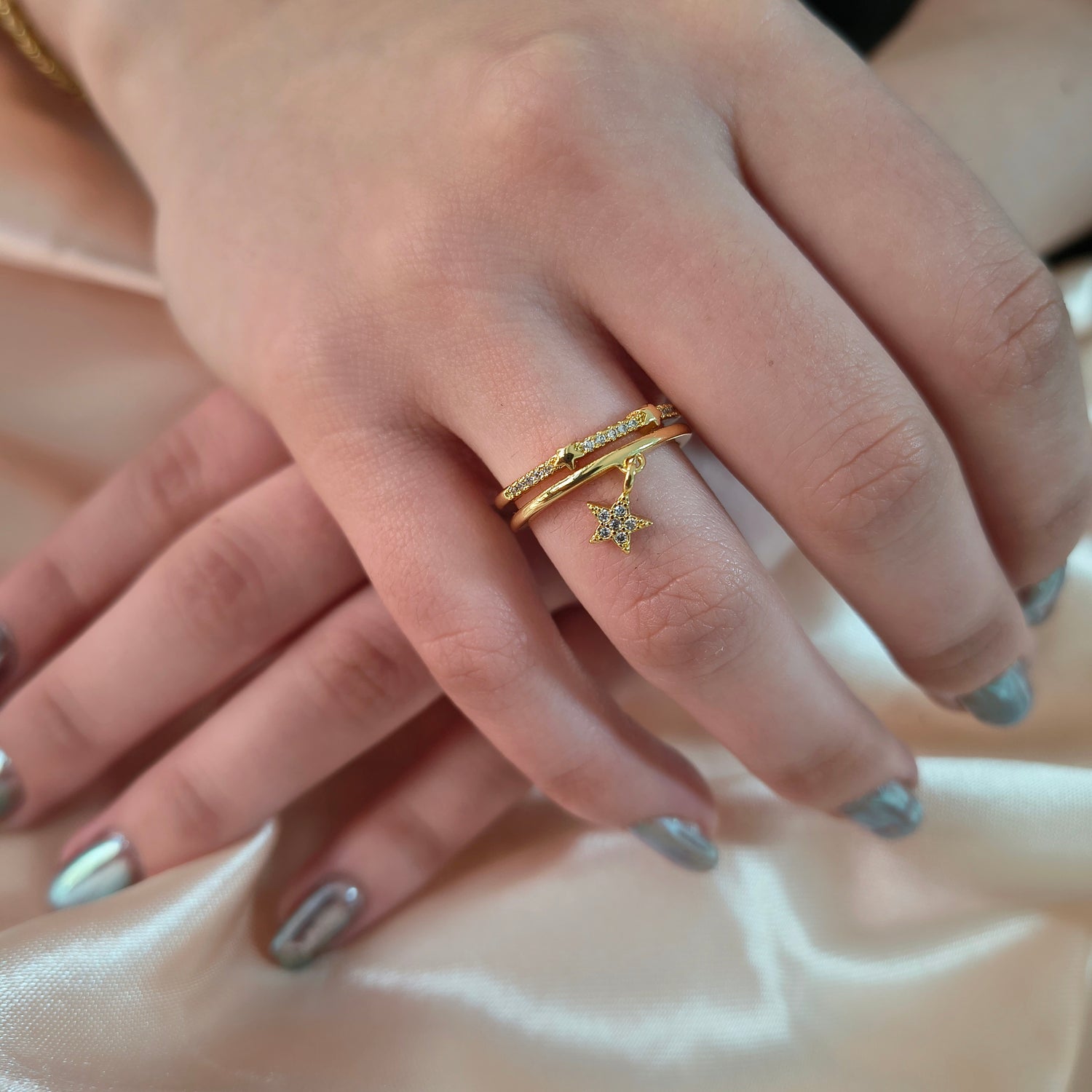 Anillo Estrella Colgante - Medida Ajustable - Baño de Oro 18Kt y Circones