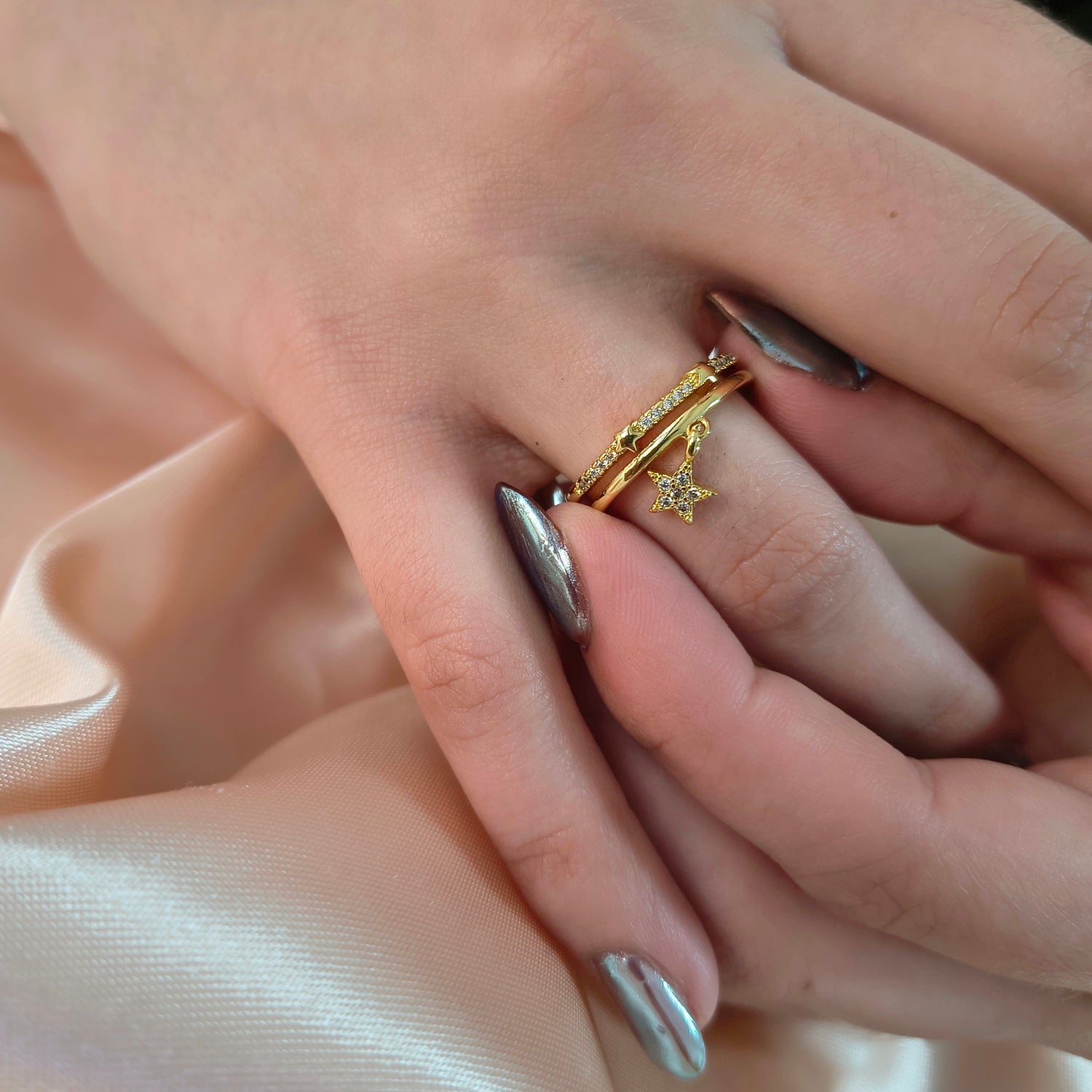 Anillo Estrella Colgante - Medida Ajustable - Baño de Oro 18Kt y Circones