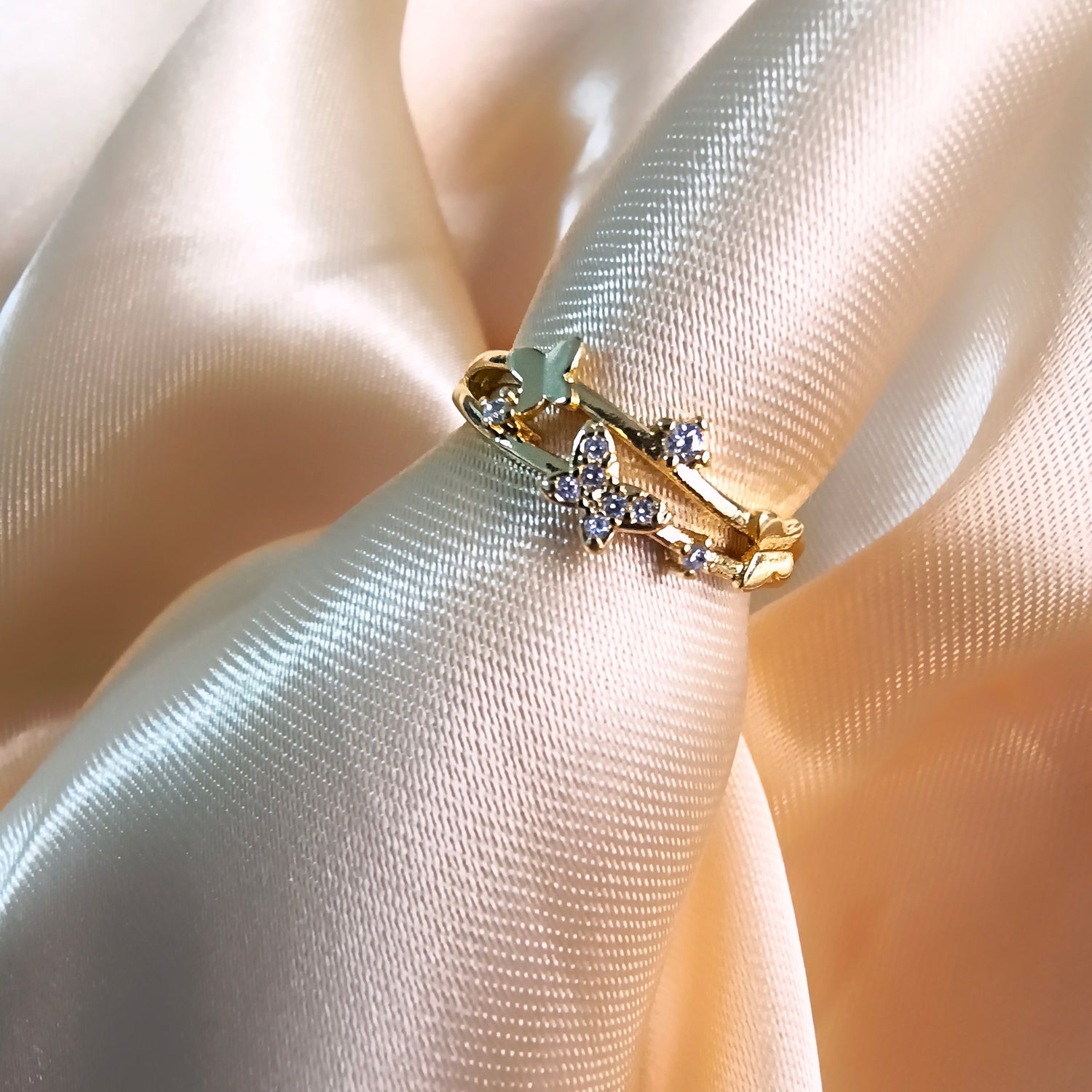 Anillo Mariposas - Medida Ajustable - Baño de Oro 18Kt y Circones