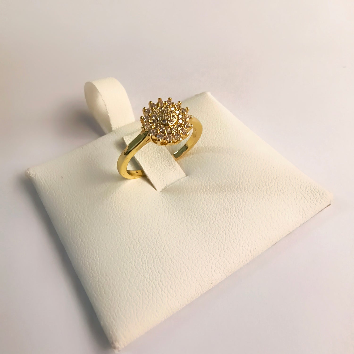 Anillo Flor - Medida Ajustable - Baño de Oro 18Kt y Circones