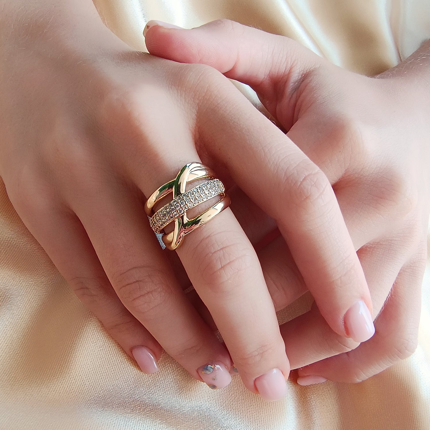 Anillo Veníce - Medida Ajustable - Baño de Oro 18Kt y Circones