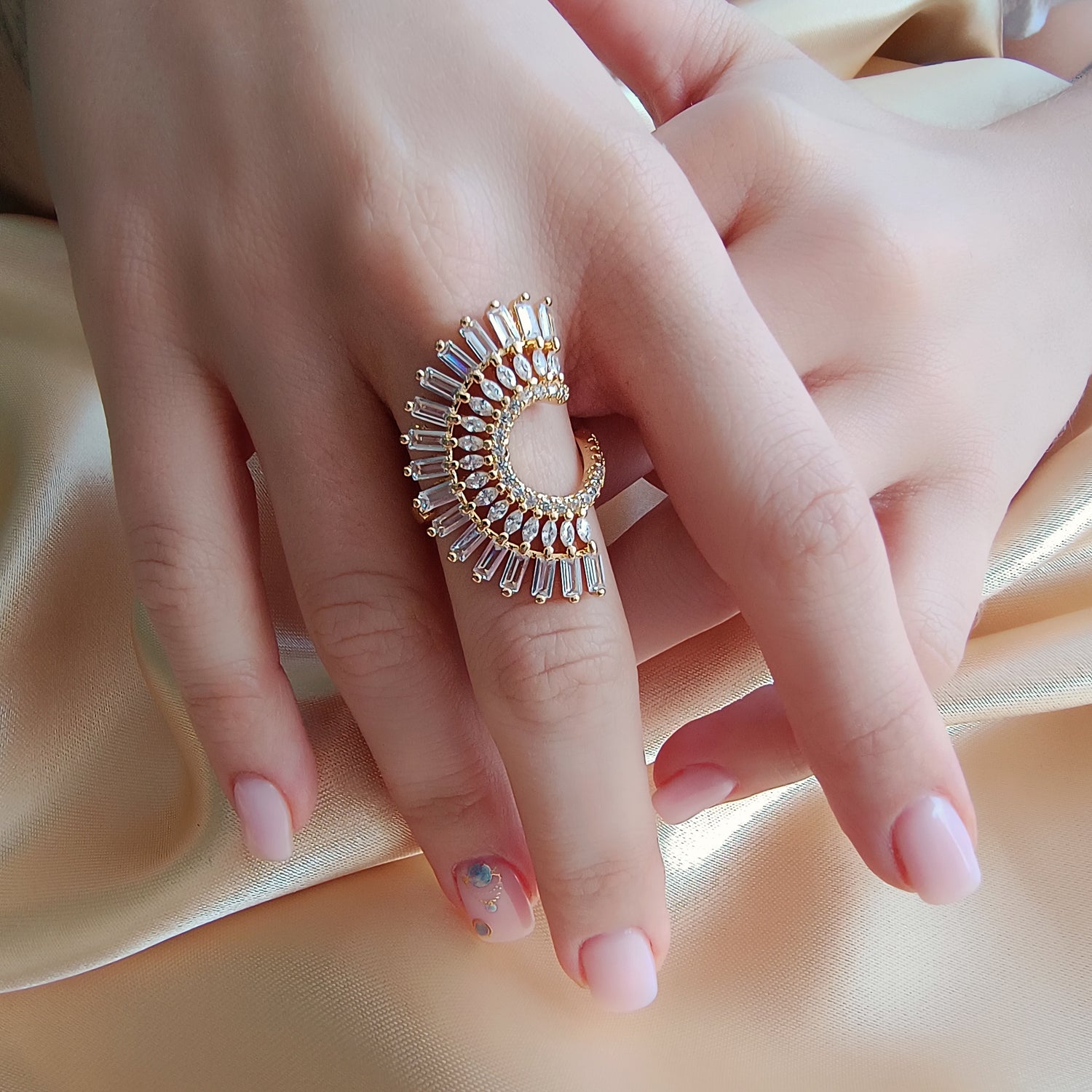 Anillo Abanico - Medida Ajustable - Baño de Oro 18Kt y Circones