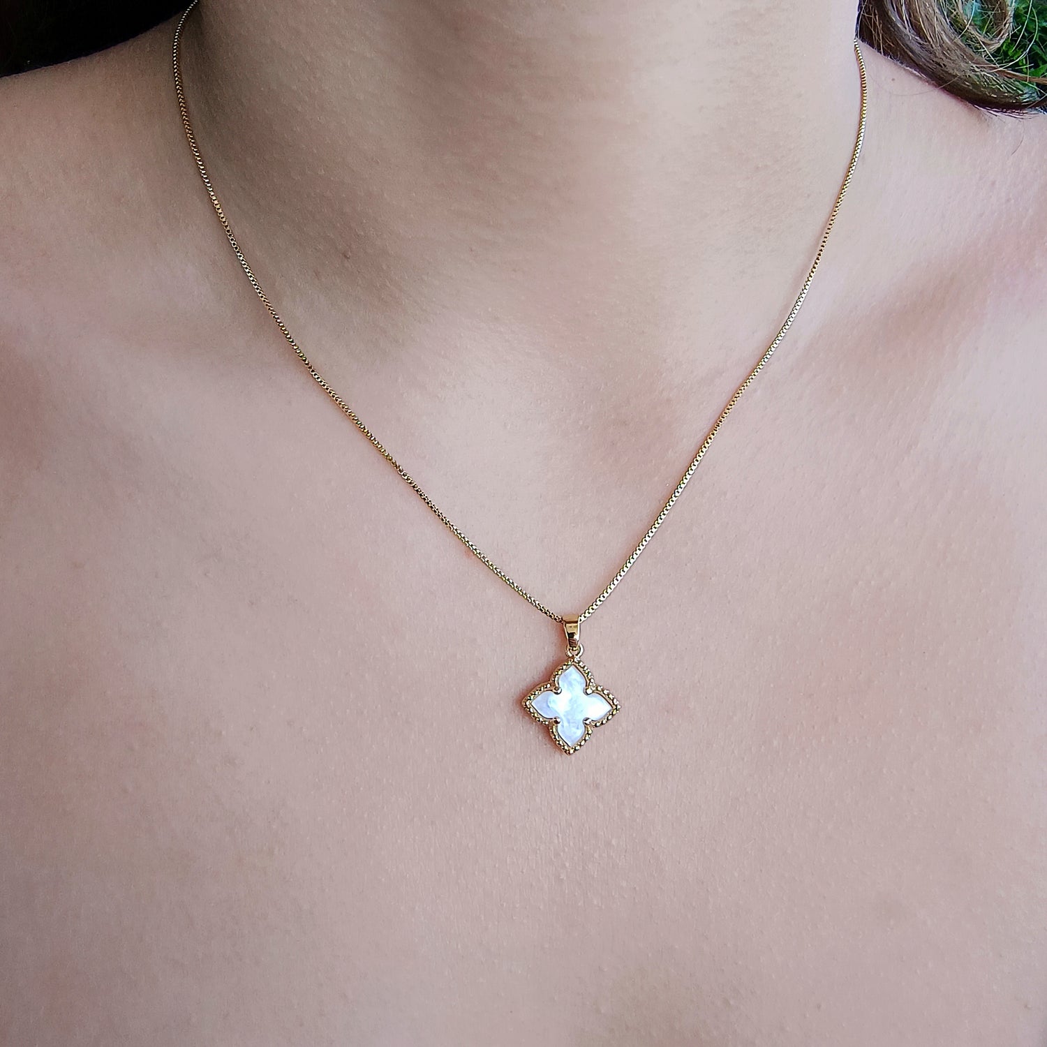 Conjunto Cadena y Colgante Trébol Nacarado - Baño de Oro 18Kt