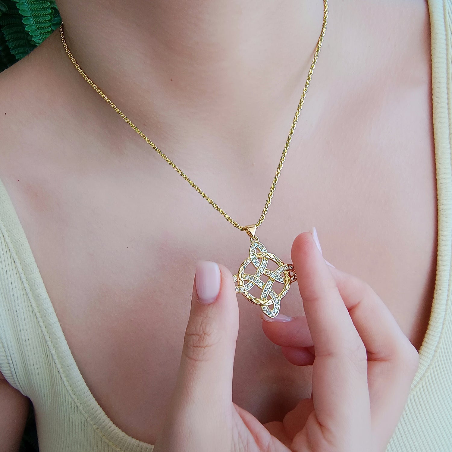 Conjunto Cadena y Colgante Nudo de Bruja - Baño de Oro 18Kt