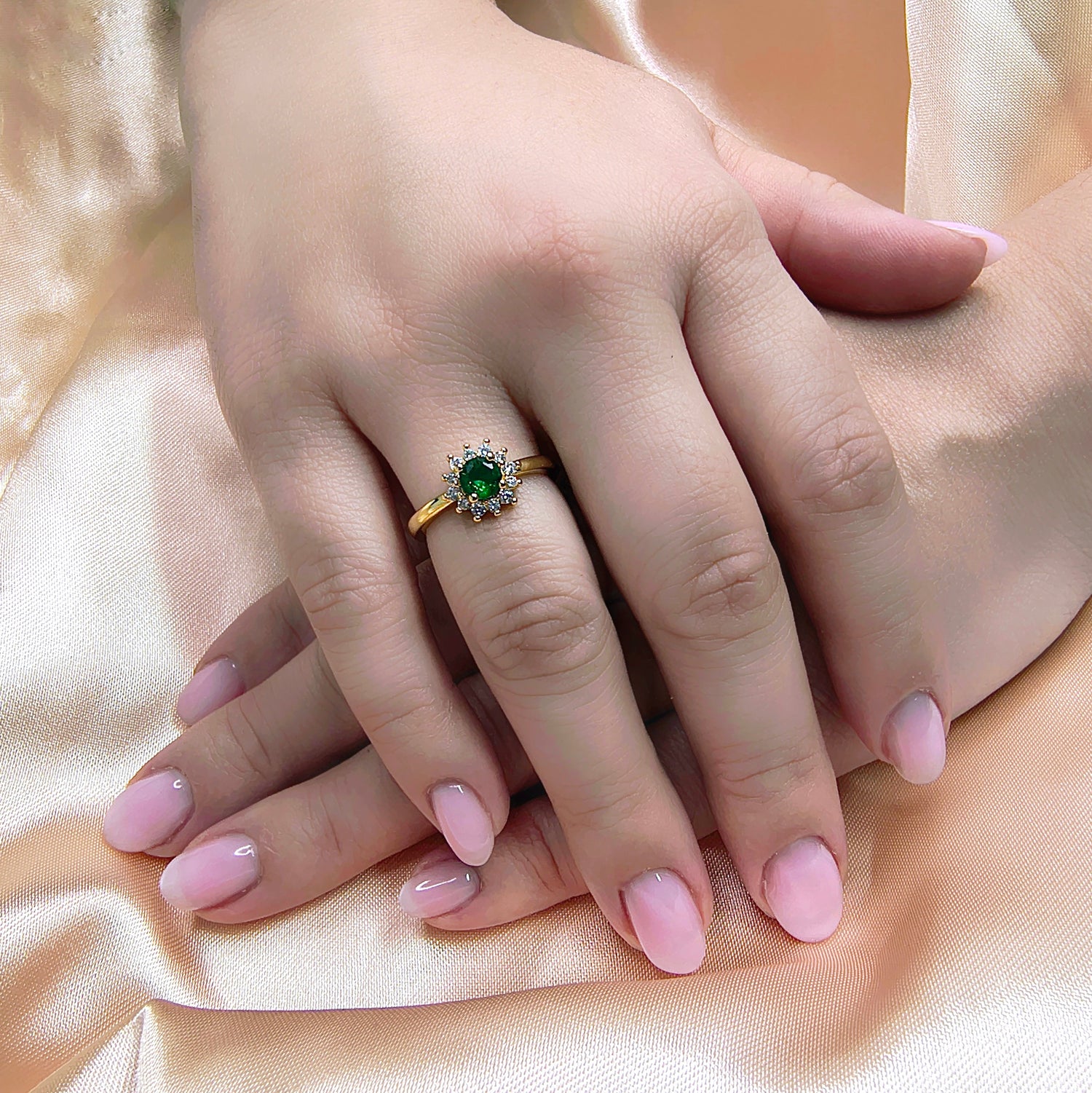 Anillo Lady - Medida Ajustable - Baño de Oro 18Kt y Circones