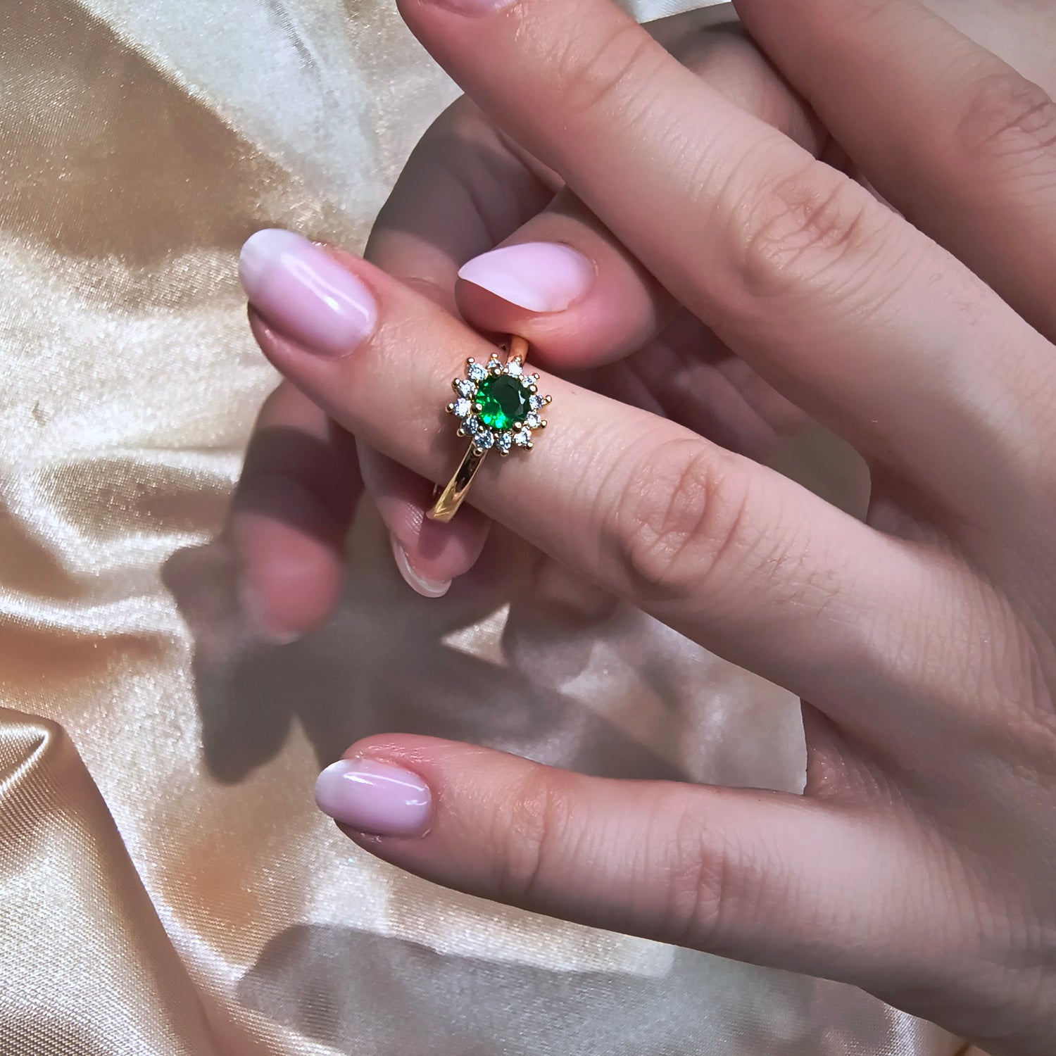 Anillo Lady - Medida Ajustable - Baño de Oro 18Kt y Circones