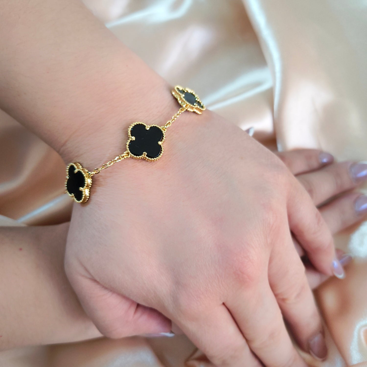 Pulsera Tréboles Negros - Baño de Oro 18Kt