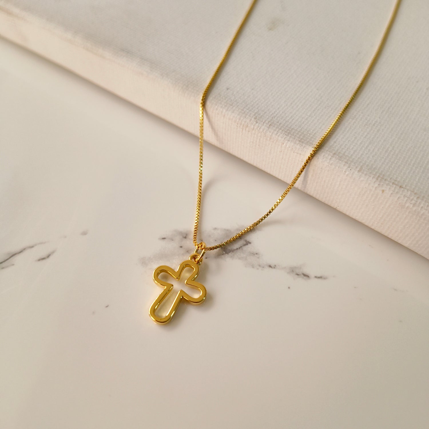 Conjunto Cadena y Colgante Cruz Minimalista