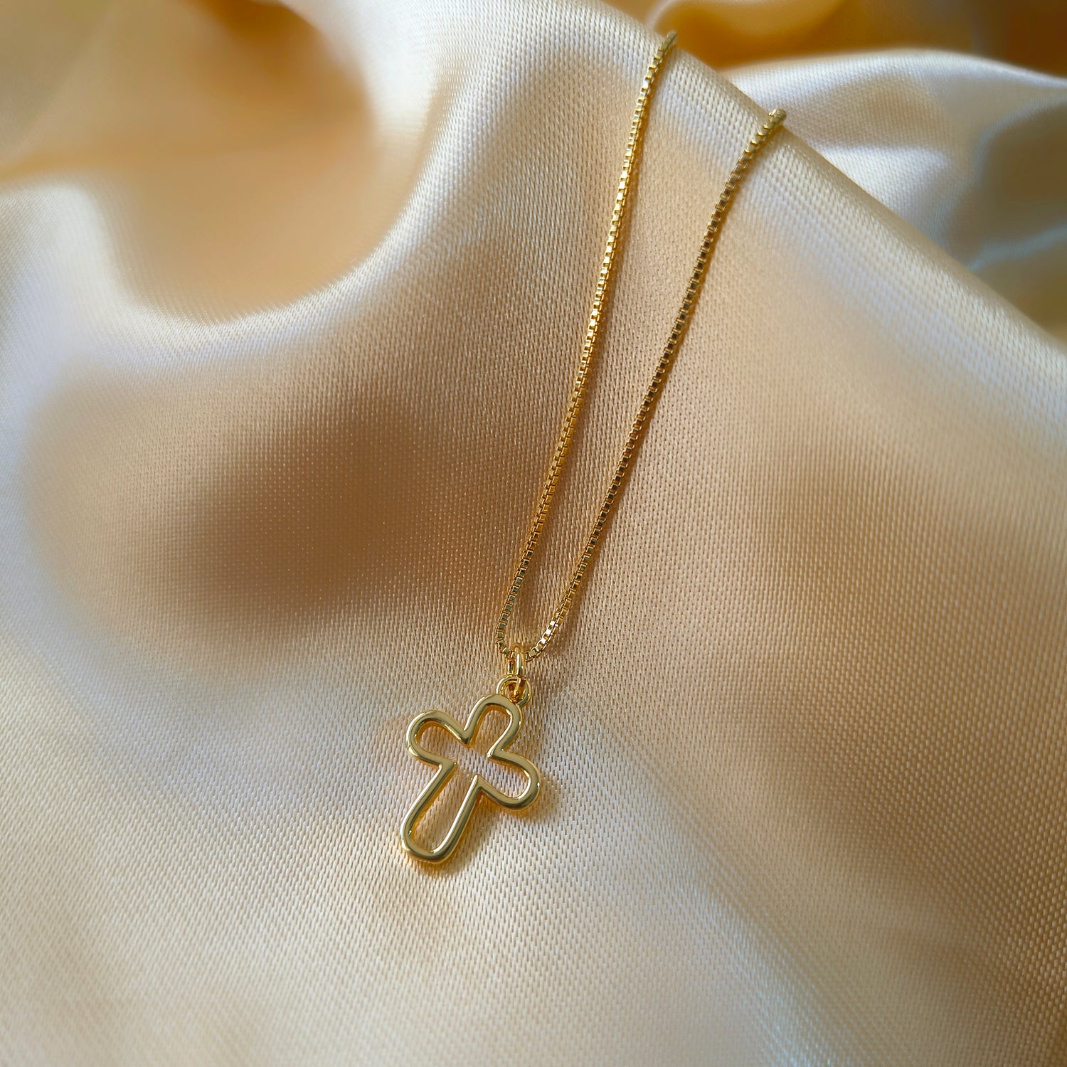 Conjunto Cadena y Colgante Cruz Minimalista