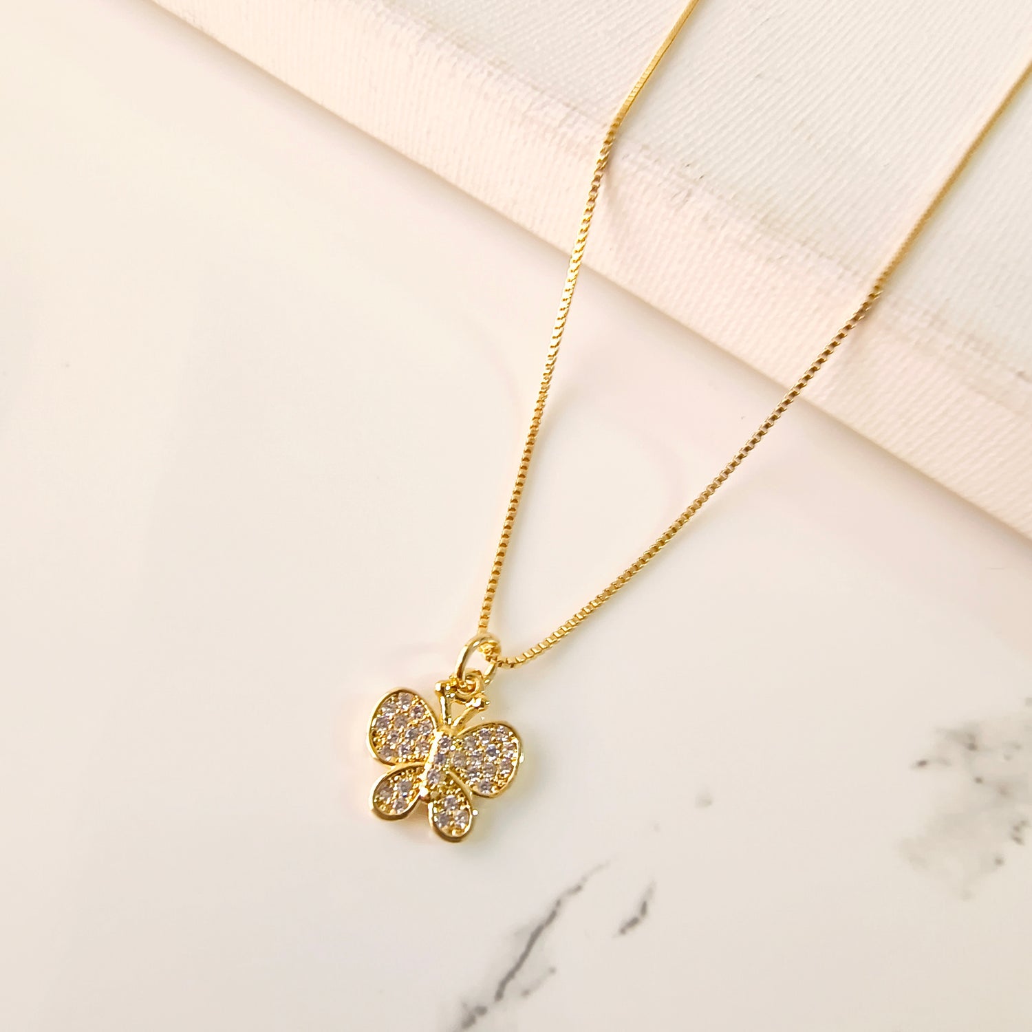 Conjunto Cadena y Colgante Mariposa con Circones