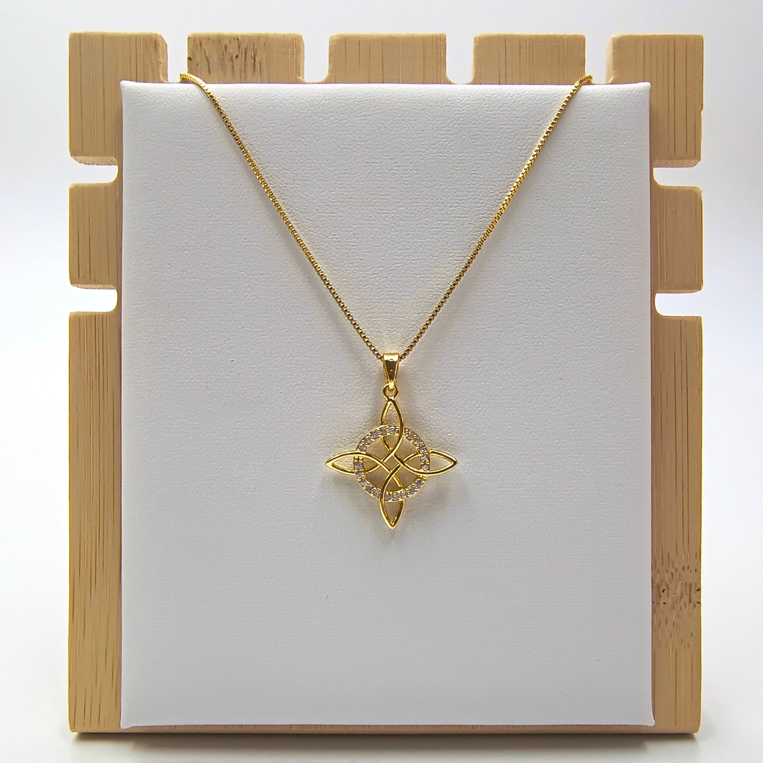 Conjunto Nudo de Bruja con Circones  - Baño de Oro 18Kt