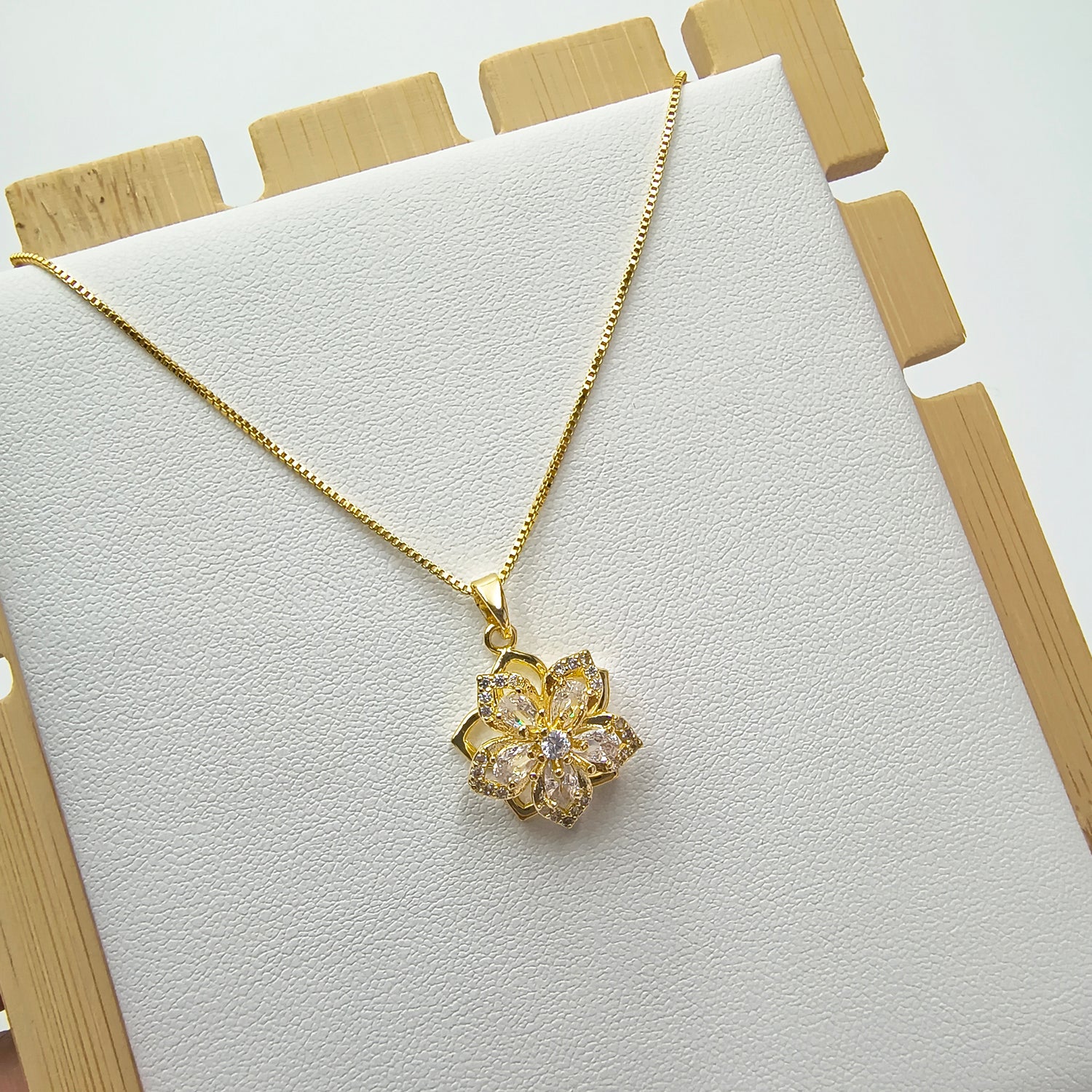 Conjunto Flor Giratoria  - Baño de Oro 18Kt