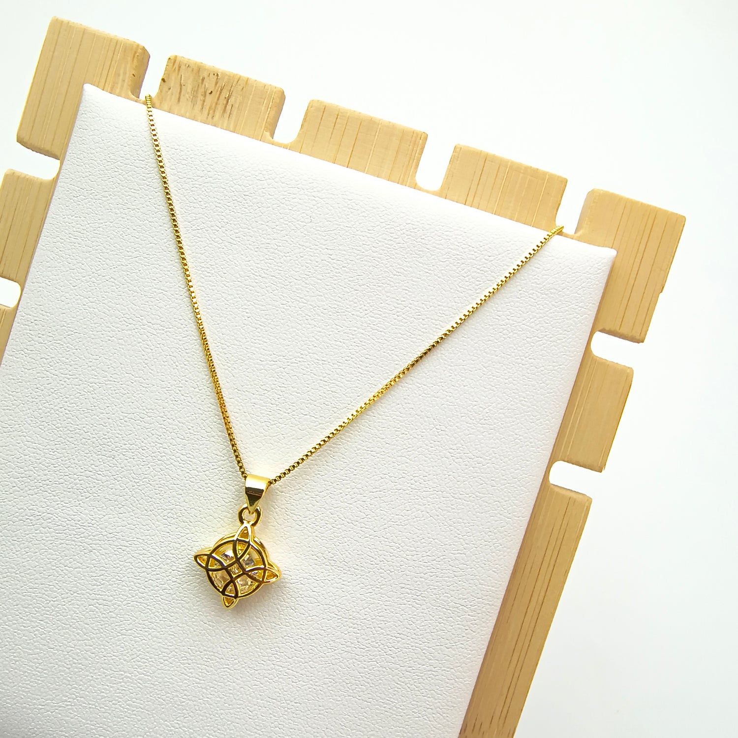 Conjunto Nudo de Bruja Englobado - Baño de Oro 18Kt