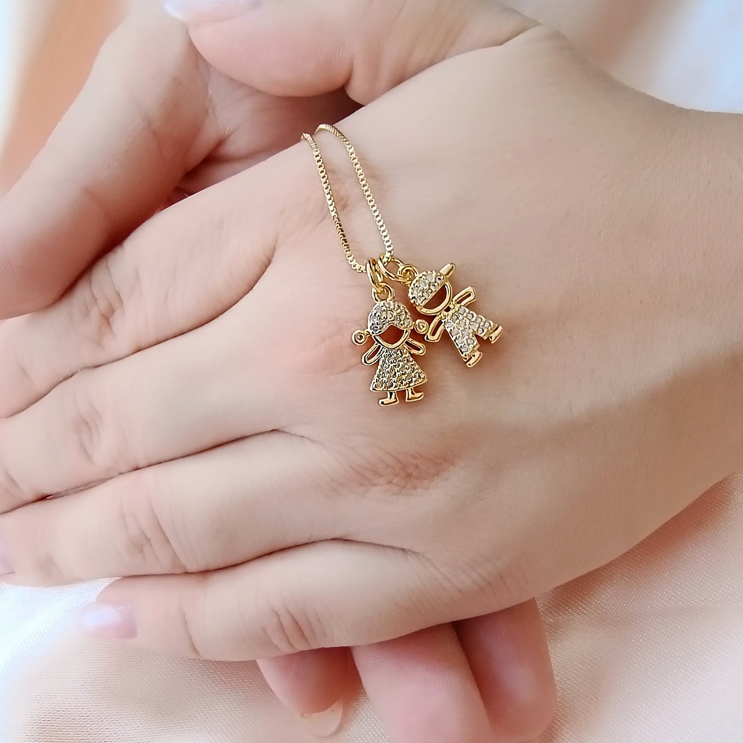 Conjunto Cadena y Colgante Niño/Niña Medianos
