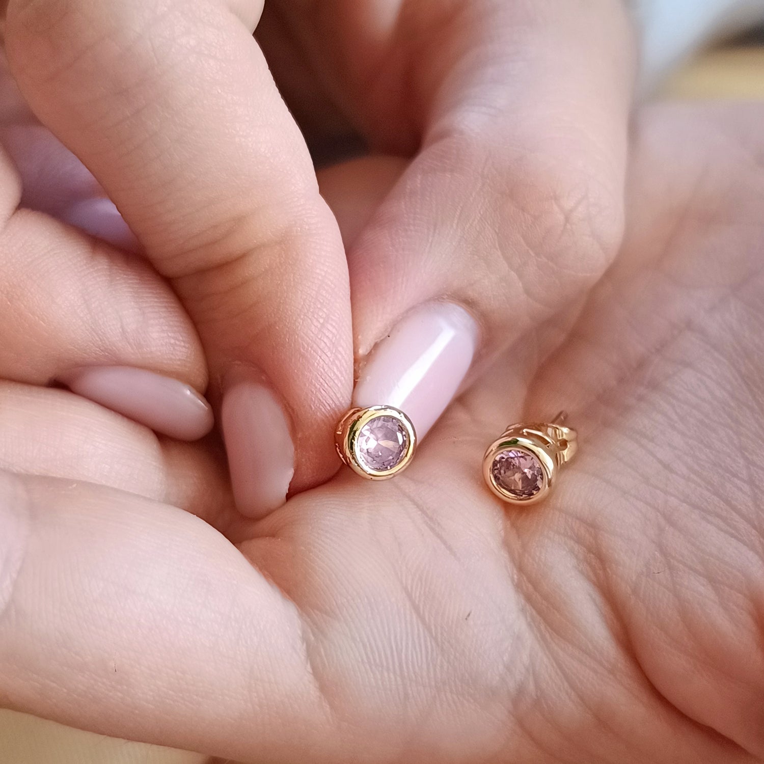 Aros Punto de Luz Rosado - Baño de Oro 18Kt