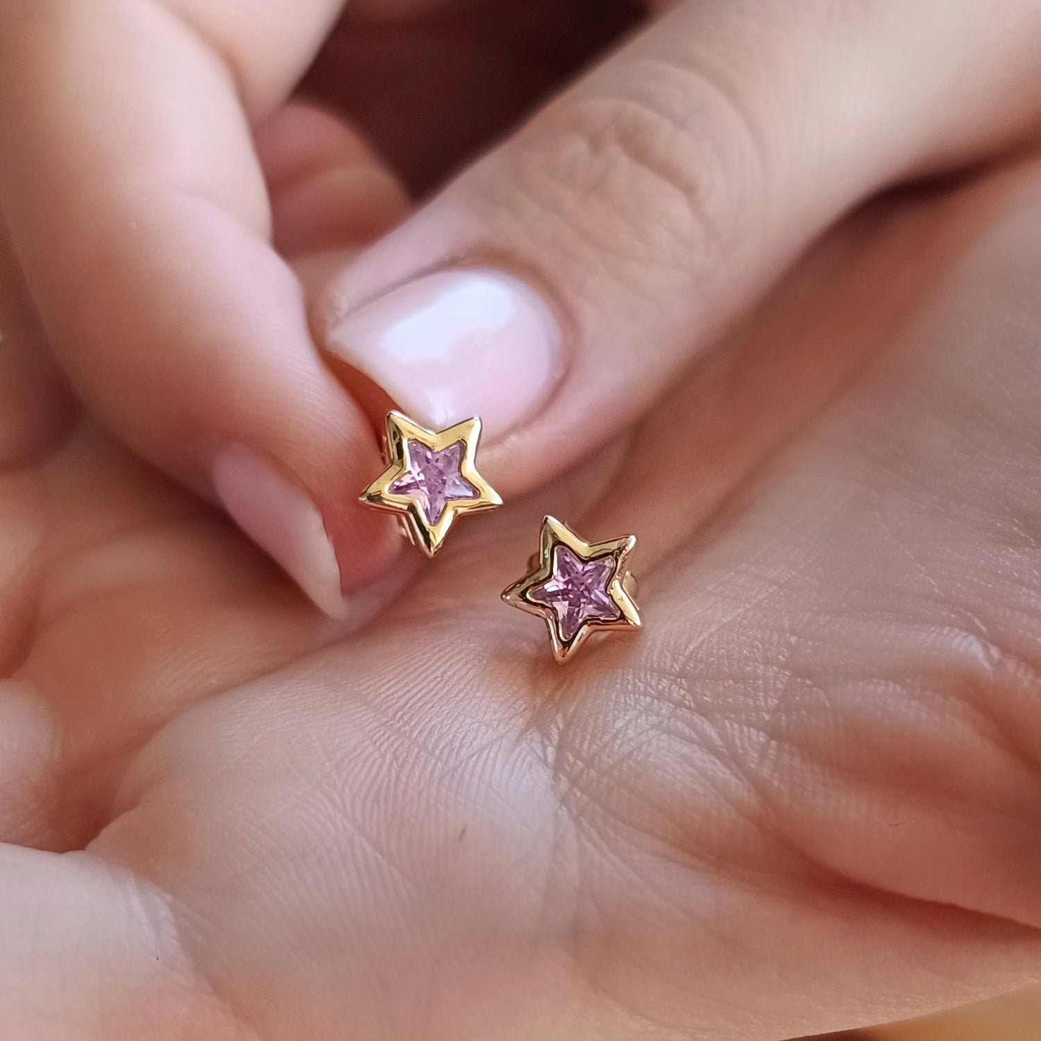 Aros Punto Estrella de Circón Rosado - Baño de Oro 18Kt