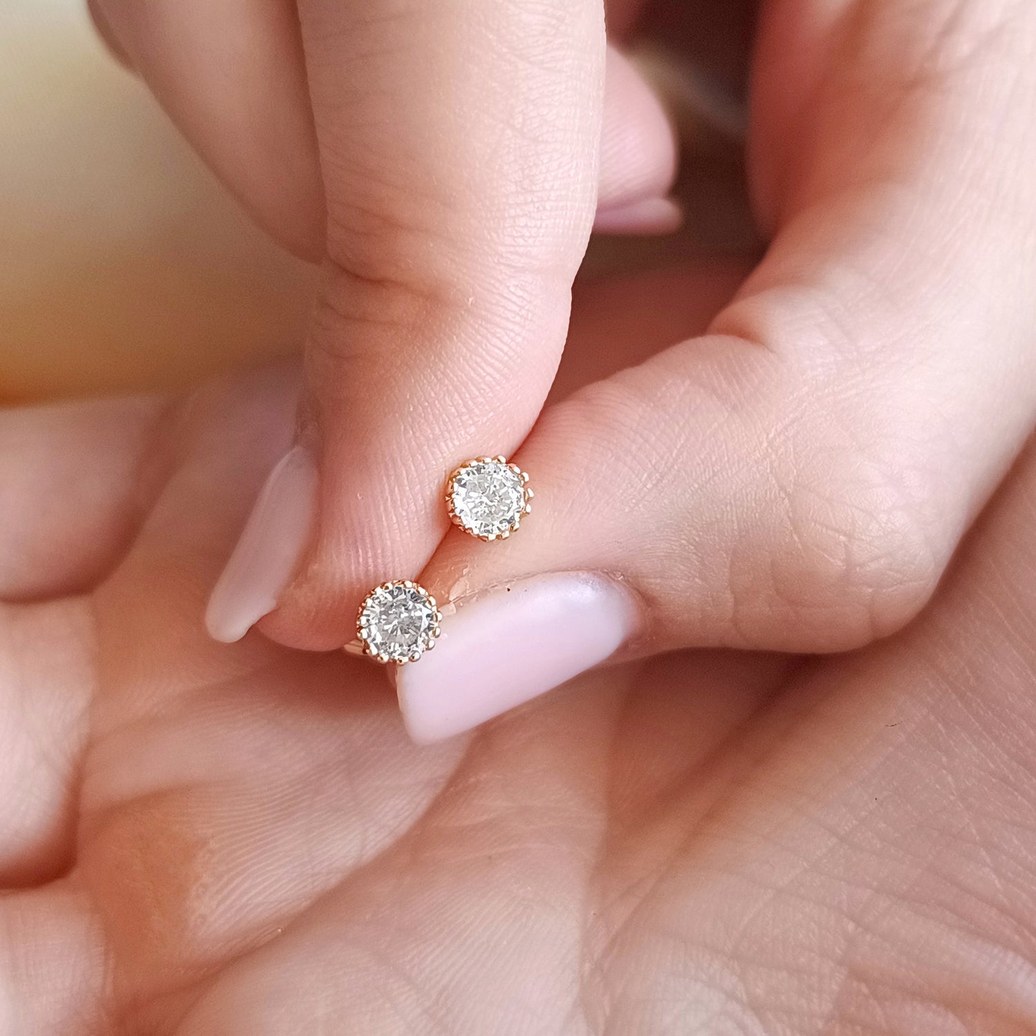 Aros Punto Circón Blanco - Baño de Oro 18Kt y Circón