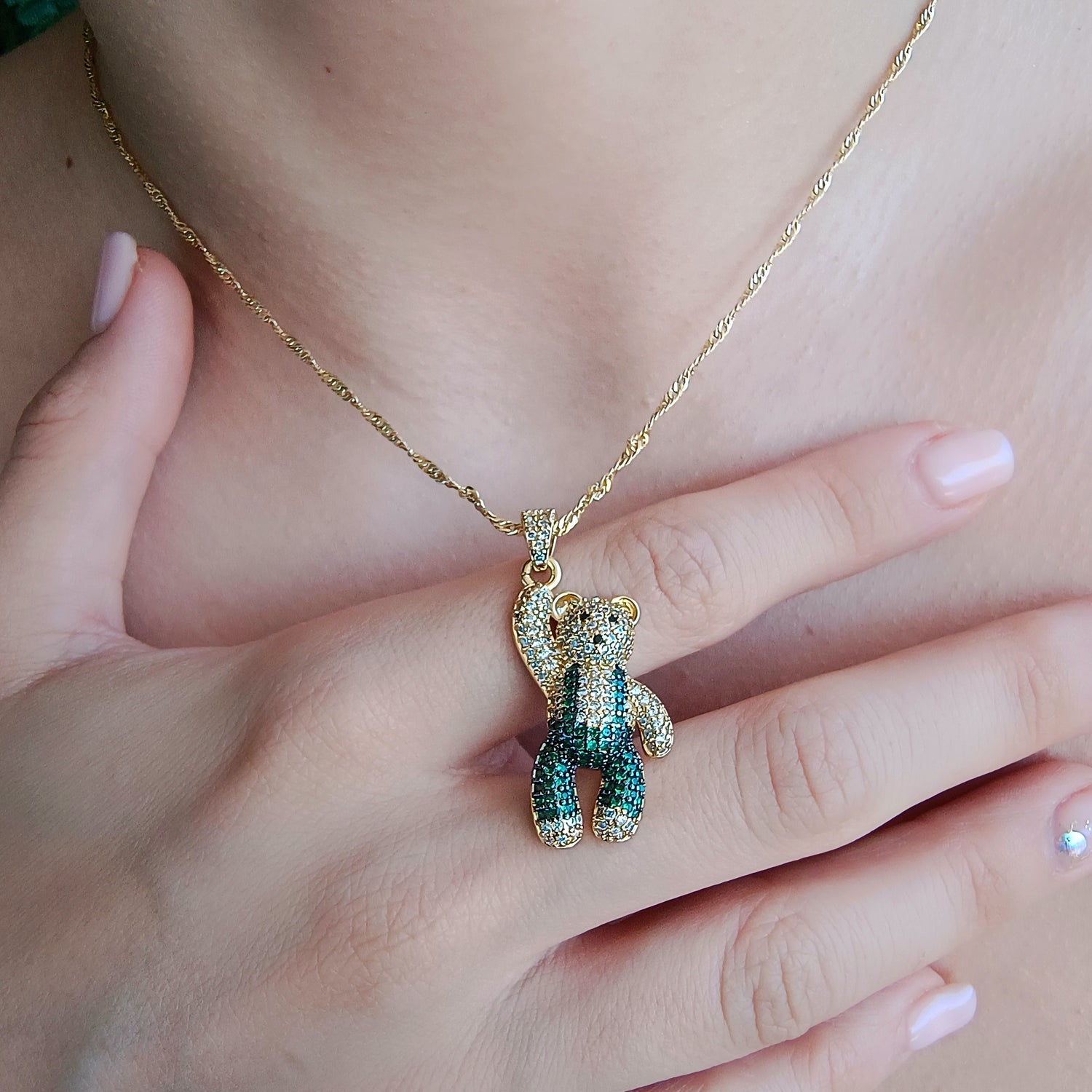 Conjunto Cadena y Colgante Osito Jeans Circones Verdes