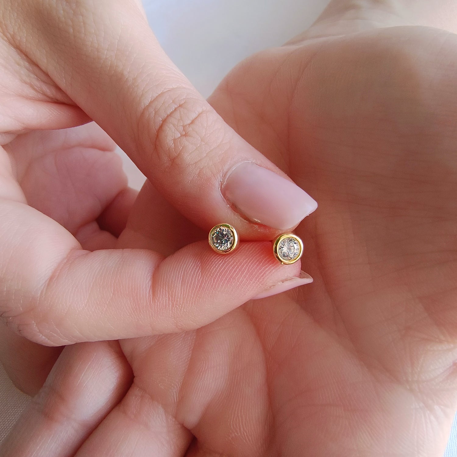 Aros Punto de Luz 4mm - Baño de Oro 18Kt