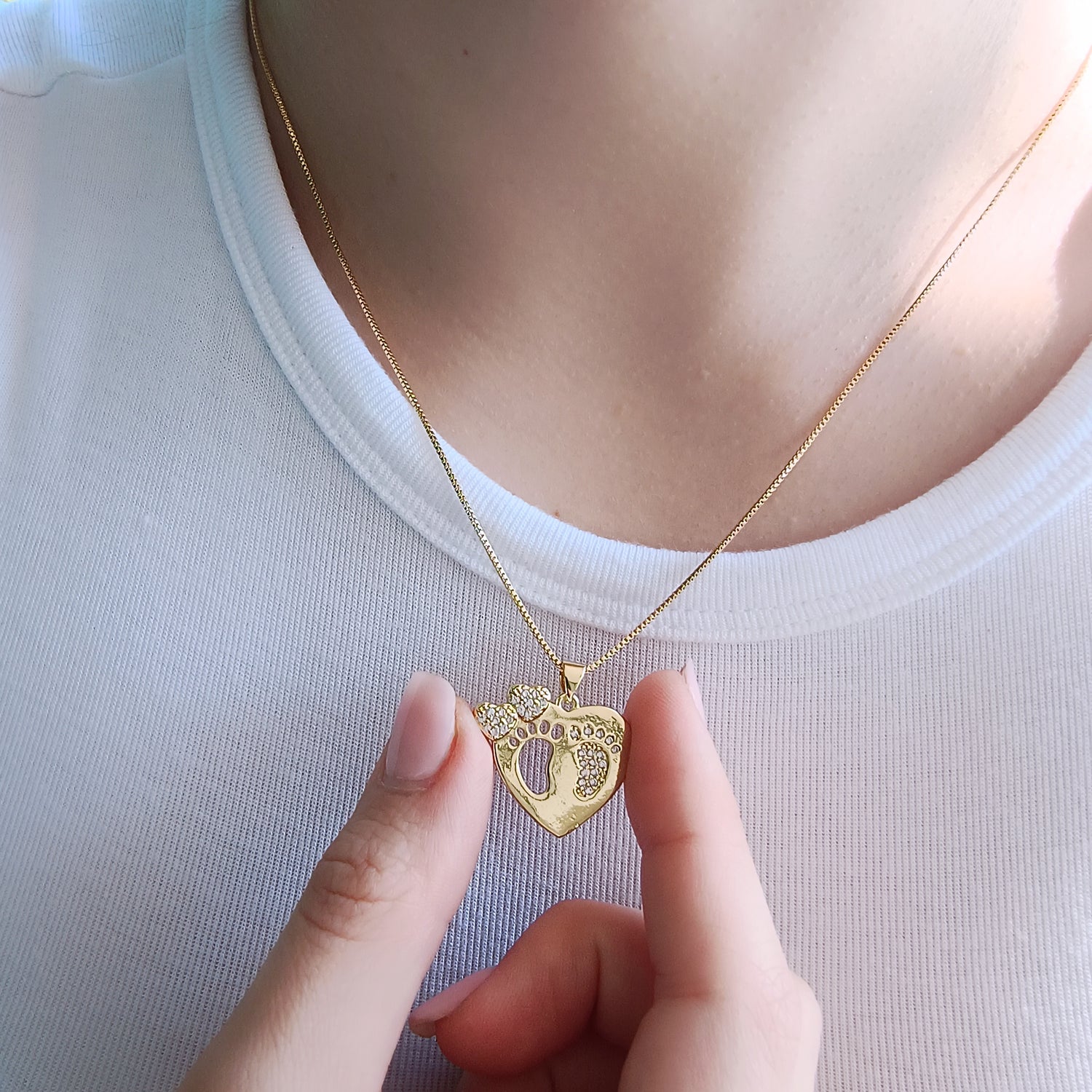 Conjunto Cadena y Colgante Corazón y Piecitos