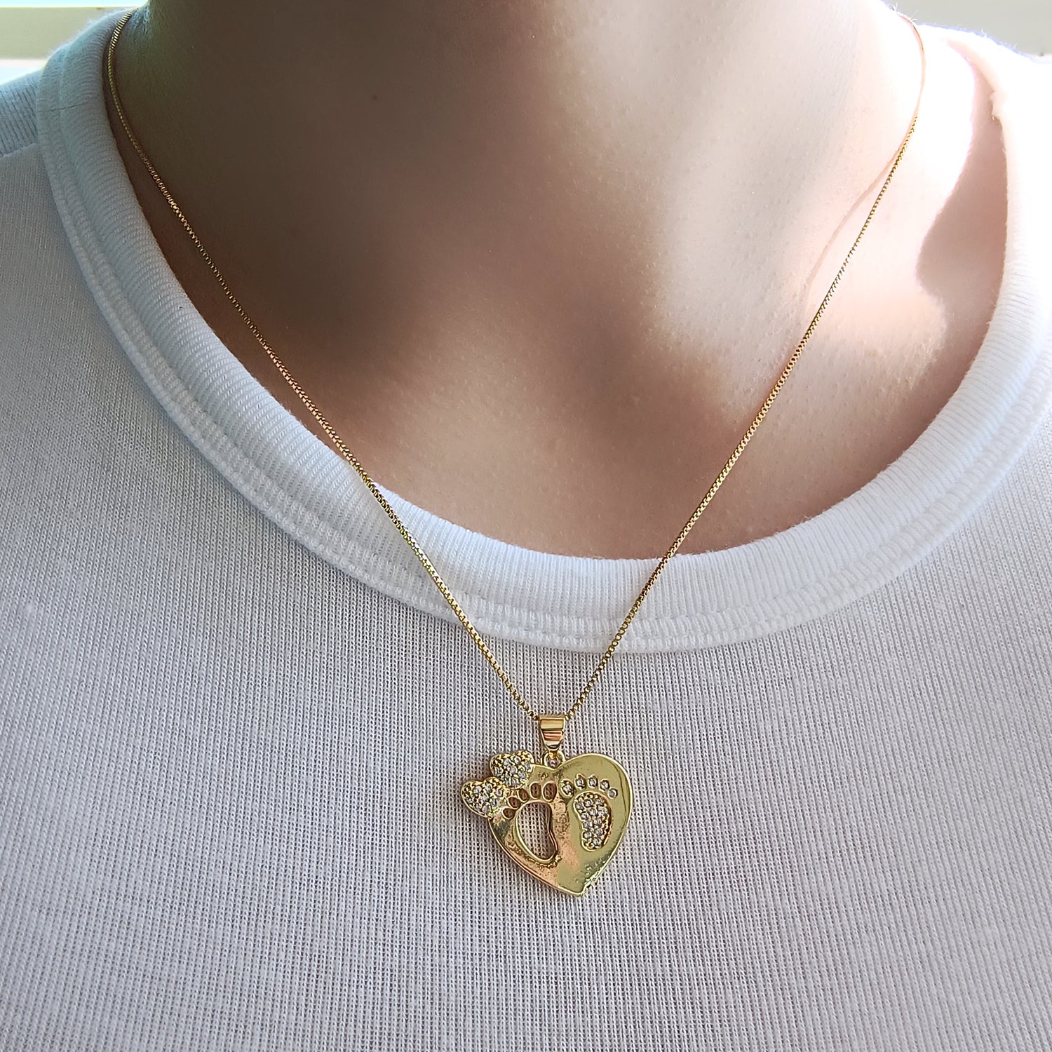 Conjunto Cadena y Colgante Corazón y Piecitos