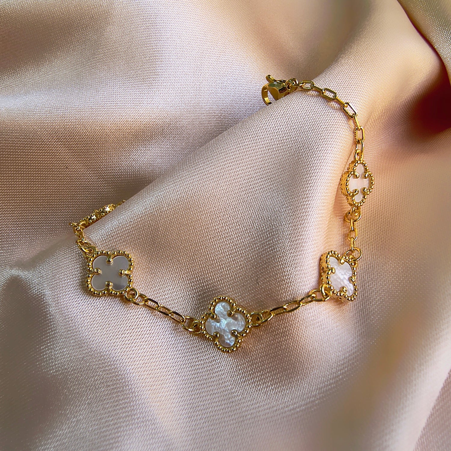 Pulsera Trébol Nacarado - Baño de Oro 18Kt