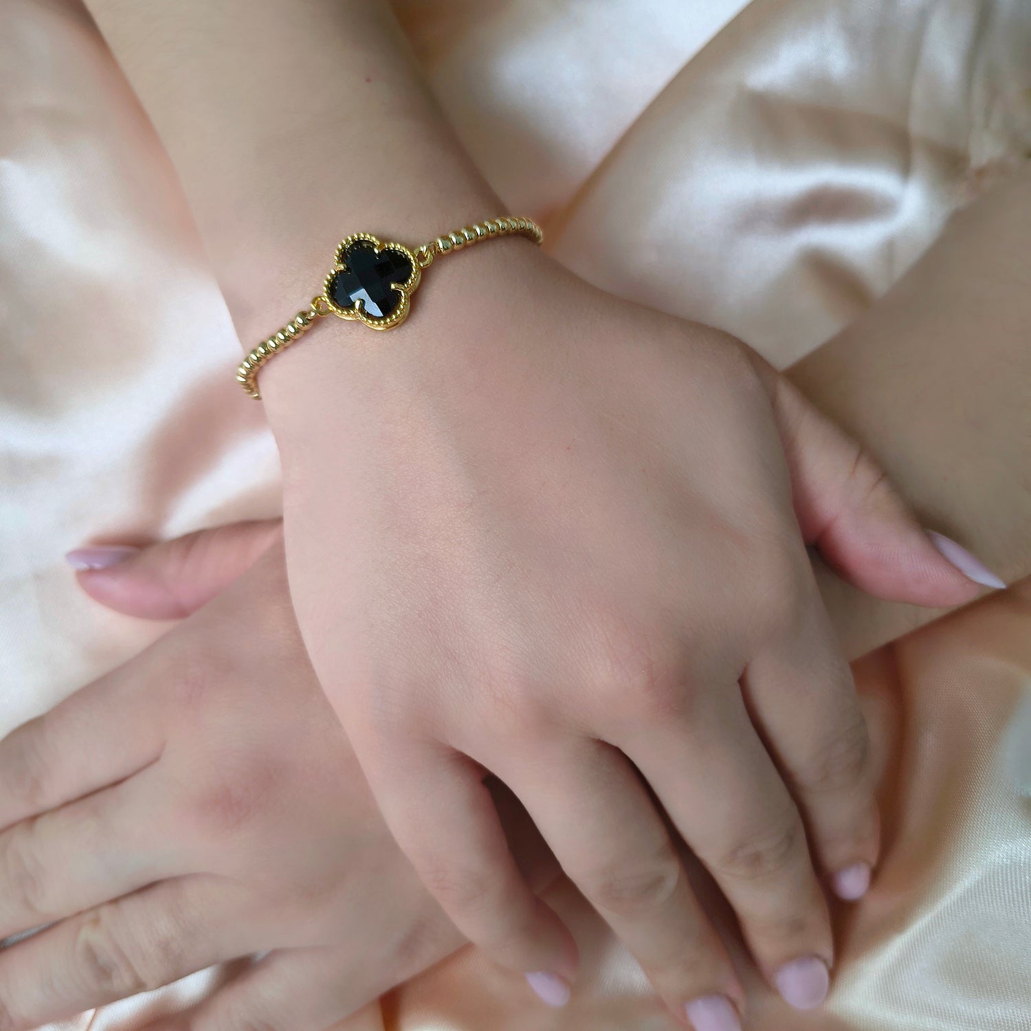 Pulsera Trébol Negro - Baño de Oro 18Kt